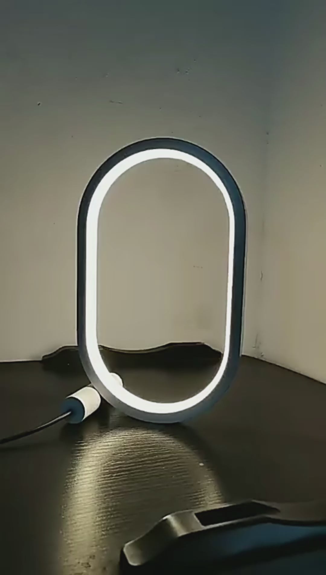 Nachttischlampe LED oval